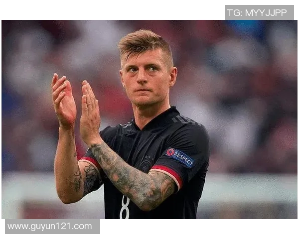 克罗斯领衔战术革新助力球队重塑辉煌的传奇之路 克罗斯领衔战术革新助力球队重塑辉煌的传奇之路