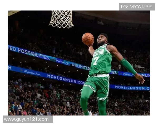 杰伦布朗：从球场新星到NBA顶级球员的成长之路