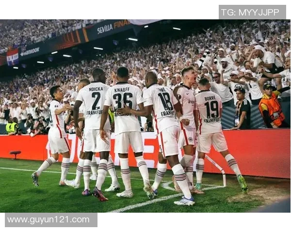 欧冠门票系统瘫痪数万球迷排队长达12小时争抢梦幻票务 欧冠门票系统瘫痪数万球迷排队长达12小时争抢梦幻票务