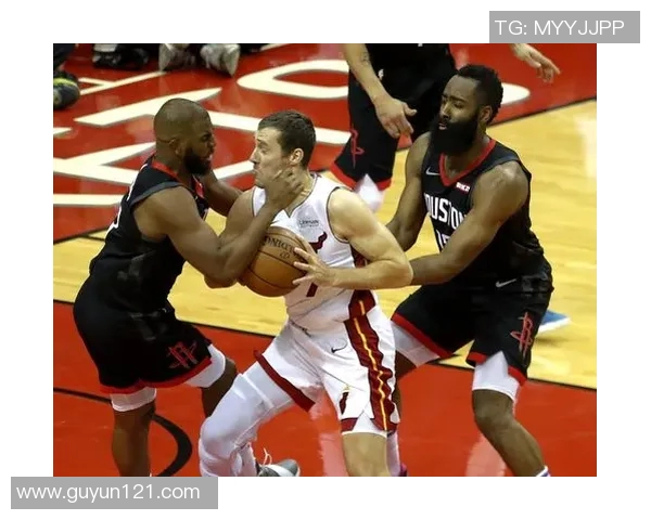 火箭队与热火队技术统计全面对比分析揭示比赛关键因素与球员表现