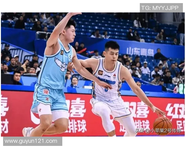 第32轮青岛队与新疆队激战正酣谁能在这场较量中笑到最后